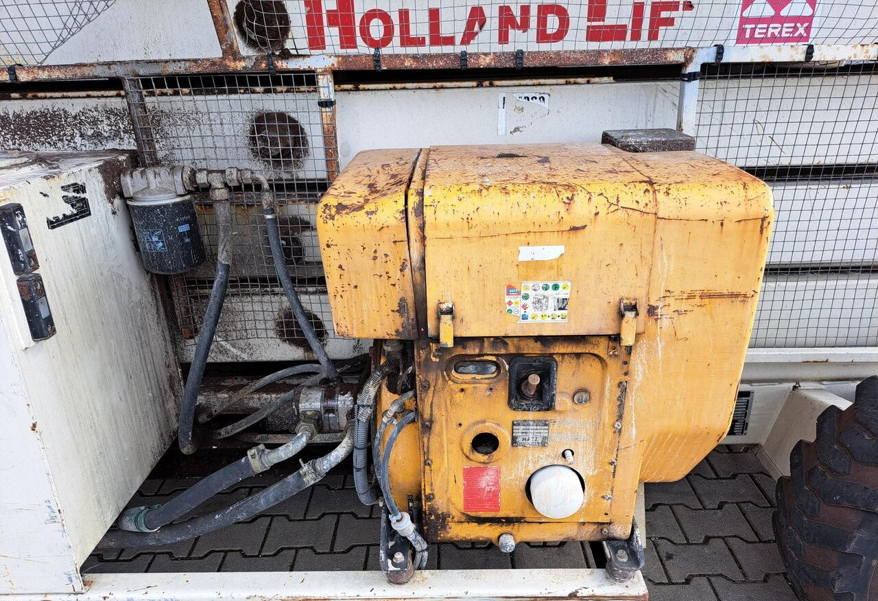 Scissor lift Holland Lift A151DV: picture 12
