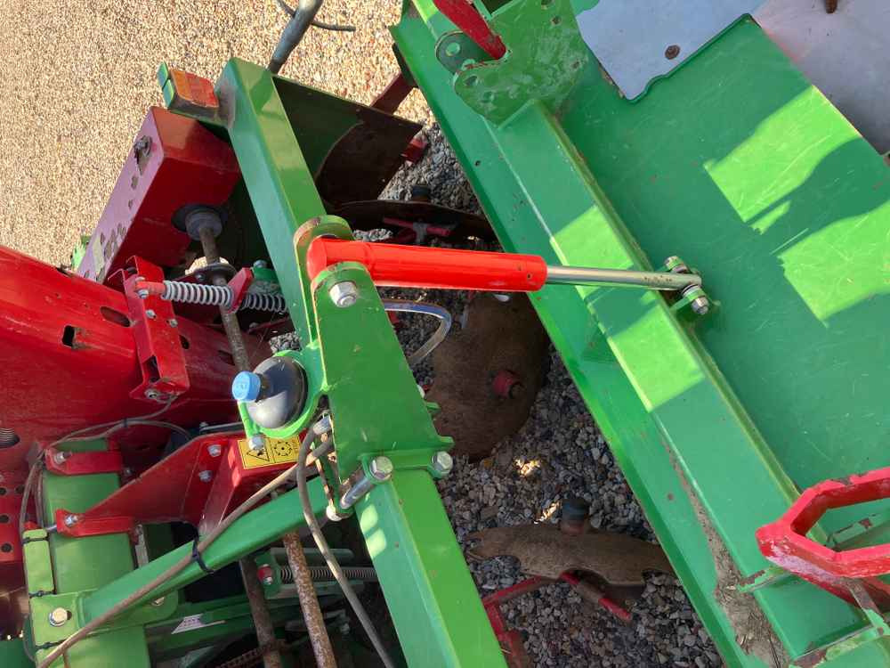 Baselier Baselier 4 Row Mounted FA-W, Potato Planter Tilla Combination - Harvester: picture 2 Baselier Baselier 4 Row Mounted FA-W, Potato Planter Tilla Combination - Harvester: picture 2