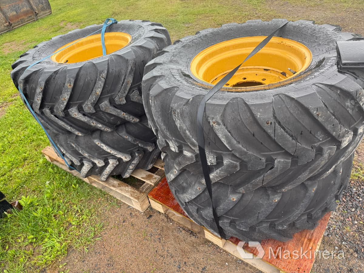 4 twindäck på fälg 420/75R20 - Wheel and tire package: picture 1 4 twindäck på fälg 420/75R20 - Wheel and tire package: picture 1