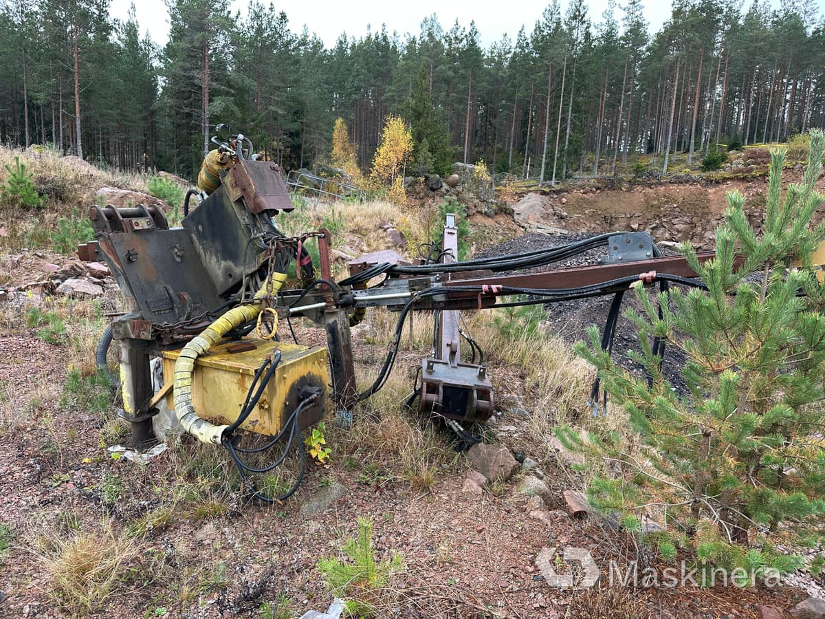 Pallmatare för grävmaskin B20 - Attachment for Construction machinery: picture 3 Pallmatare för grävmaskin B20 - Attachment for Construction machinery: picture 3