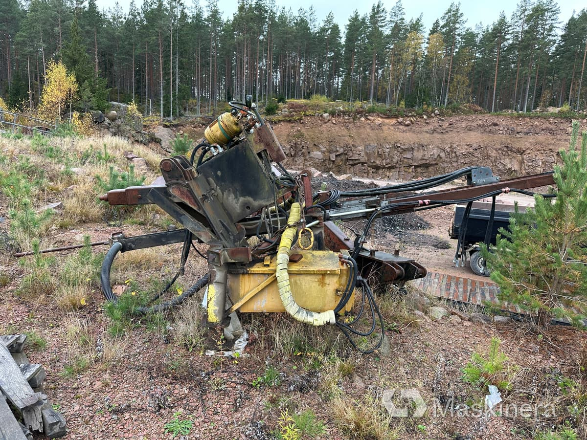 Pallmatare för grävmaskin B20 - Attachment for Construction machinery: picture 2 Pallmatare för grävmaskin B20 - Attachment for Construction machinery: picture 2