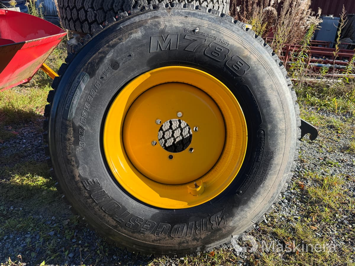 Bridgestone M788 Entreprenaddäck på fälg 385/65R22.5 - Wheel and tire package for Construction machinery: picture 5 Bridgestone M788 Entreprenaddäck på fälg 385/65R22.5 - Wheel and tire package for Construction machinery: picture 5