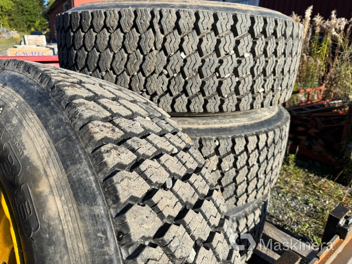 Bridgestone M788 Entreprenaddäck på fälg 385/65R22.5 - Wheel and tire package for Construction machinery: picture 2 Bridgestone M788 Entreprenaddäck på fälg 385/65R22.5 - Wheel and tire package for Construction machinery: picture 2