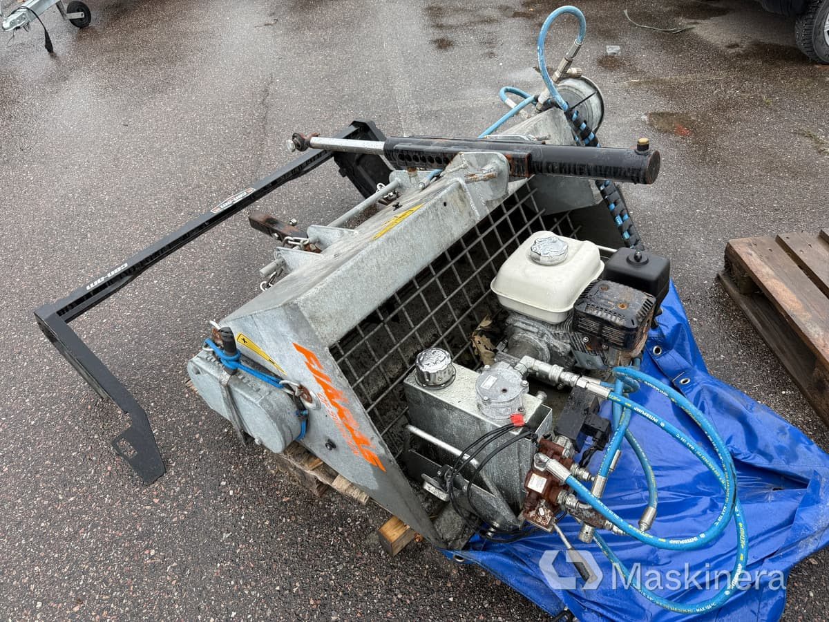 Fjärås 250/1100 Sandspridare Fjärås med Hondamotor - Sand/ Salt spreader: picture 1 Fjärås 250/1100 Sandspridare Fjärås med Hondamotor - Sand/ Salt spreader: picture 1