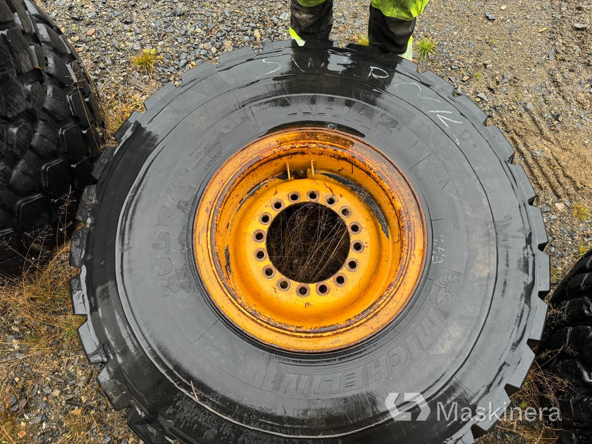 Hjul Michelin 20.5R25 Regummerat - Wheel and tire package for Construction machinery: picture 5 Hjul Michelin 20.5R25 Regummerat - Wheel and tire package for Construction machinery: picture 5
