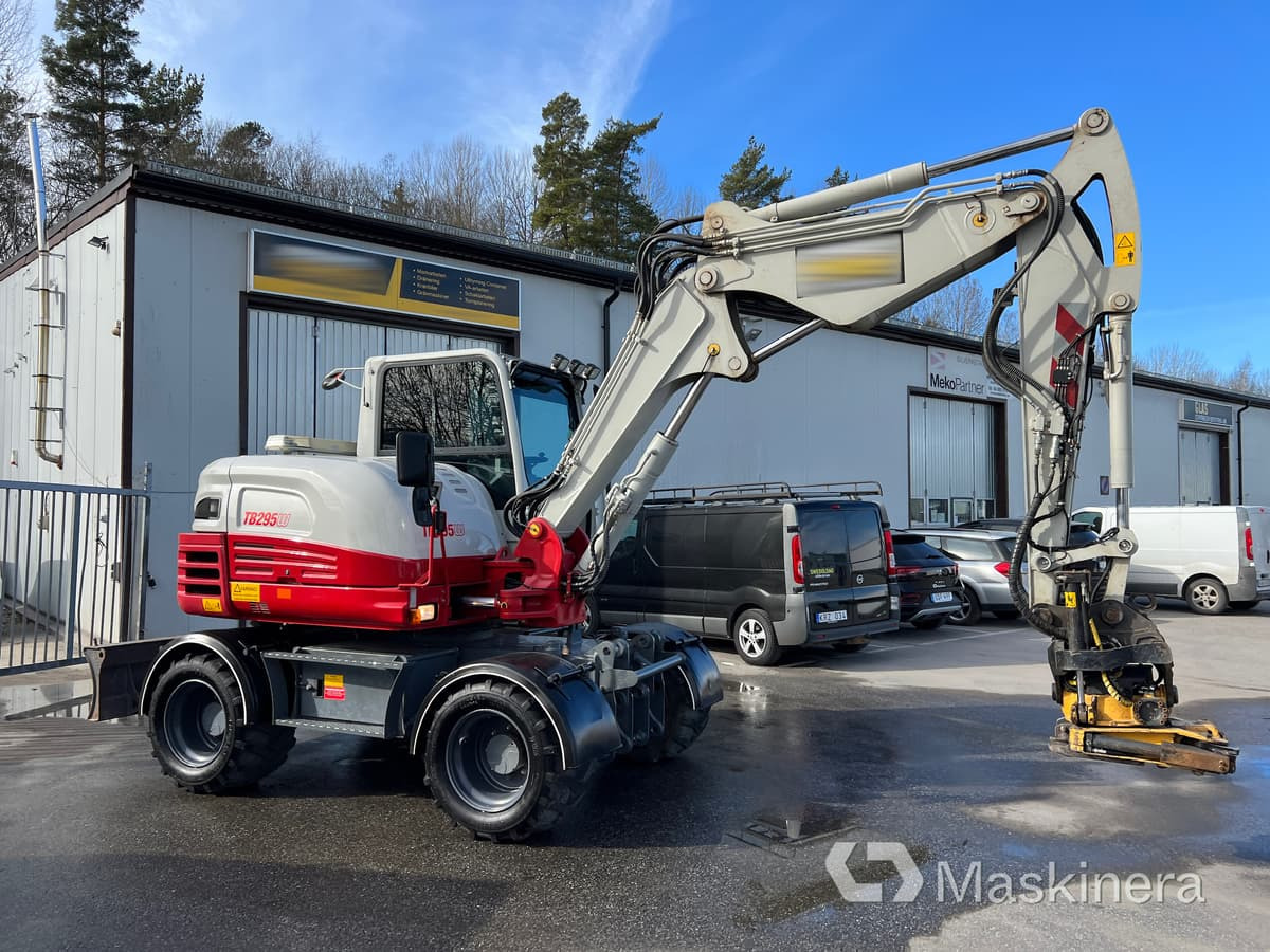 Hjulgrävare Takeuchi TB295W med tillbehör - Crawler excavator: picture 1 Hjulgrävare Takeuchi TB295W med tillbehör - Crawler excavator: picture 1