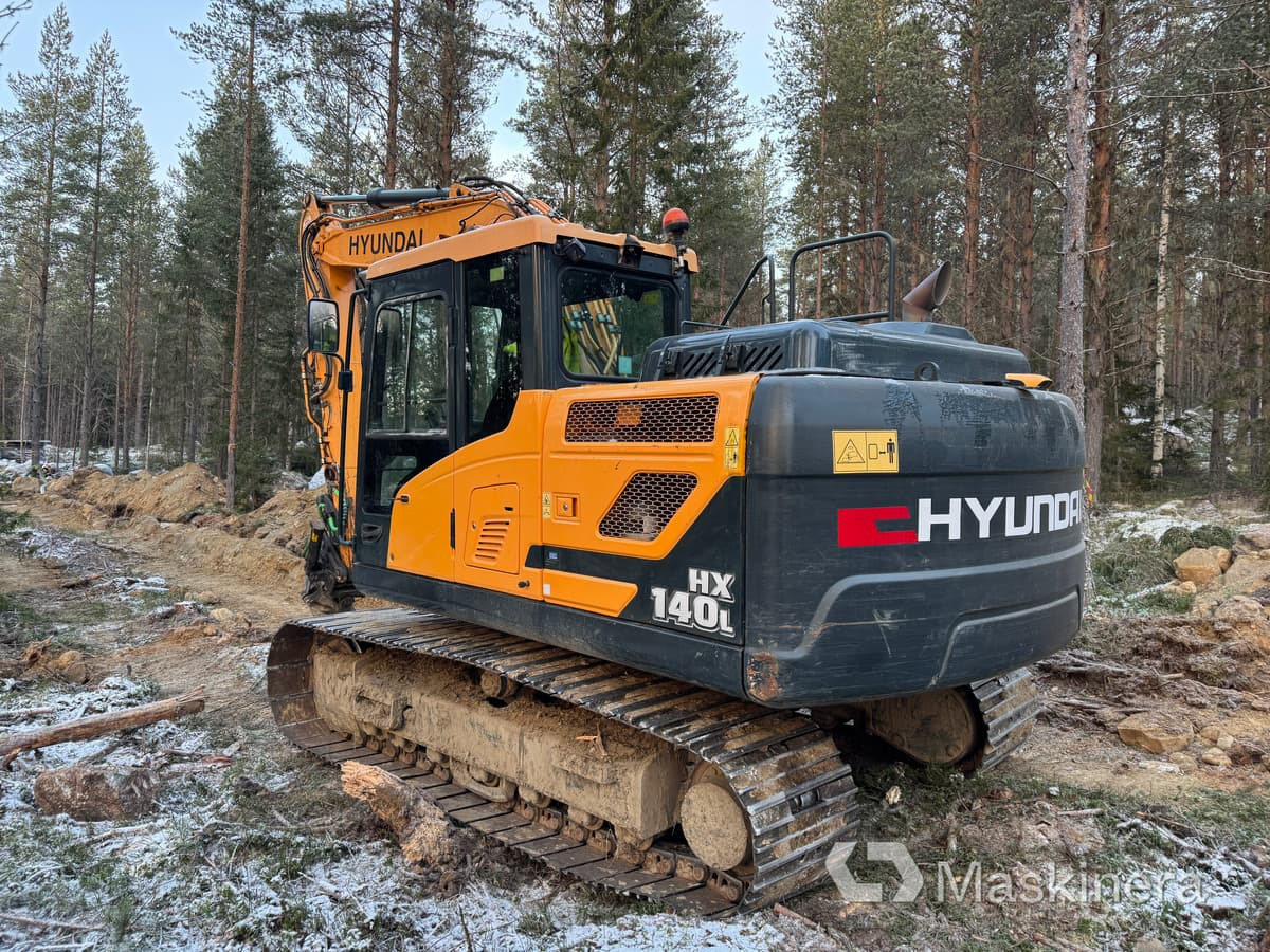 Hyundai HX 140 L Grävmaskin Hyundai HX140 L med tillbehör - Crawler excavator: picture 3 Hyundai HX 140 L Grävmaskin Hyundai HX140 L med tillbehör - Crawler excavator: picture 3