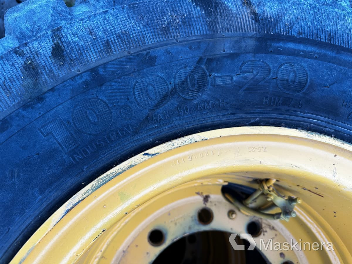 Nokian Grävmaskinsdäck dubbelhjul med fälg - Wheel and tire package for Construction machinery: picture 5 Nokian Grävmaskinsdäck dubbelhjul med fälg - Wheel and tire package for Construction machinery: picture 5