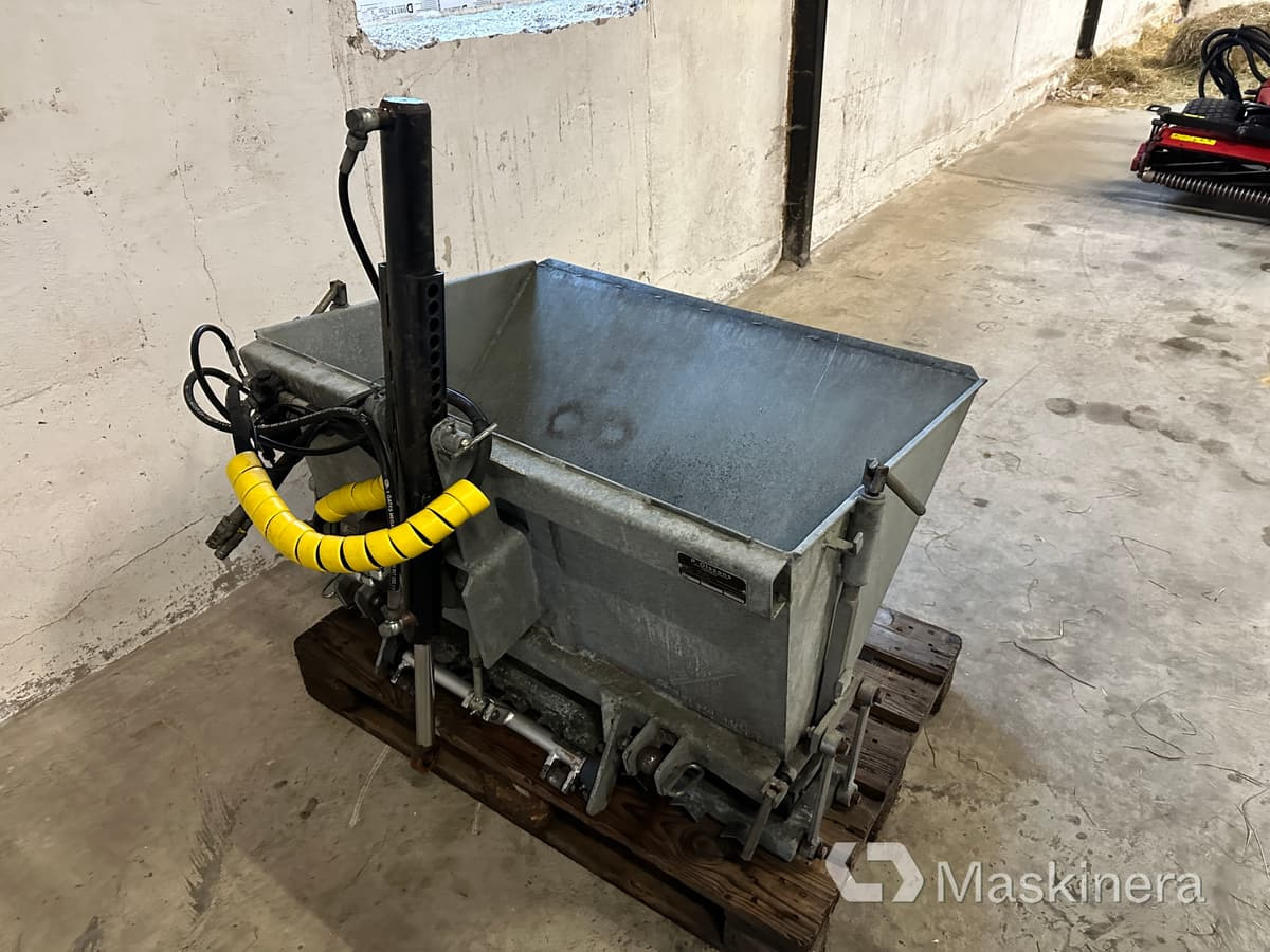 P.Olssons LSS300 Sandspridare P.Olssons - Sand/ Salt spreader: picture 1 P.Olssons LSS300 Sandspridare P.Olssons - Sand/ Salt spreader: picture 1