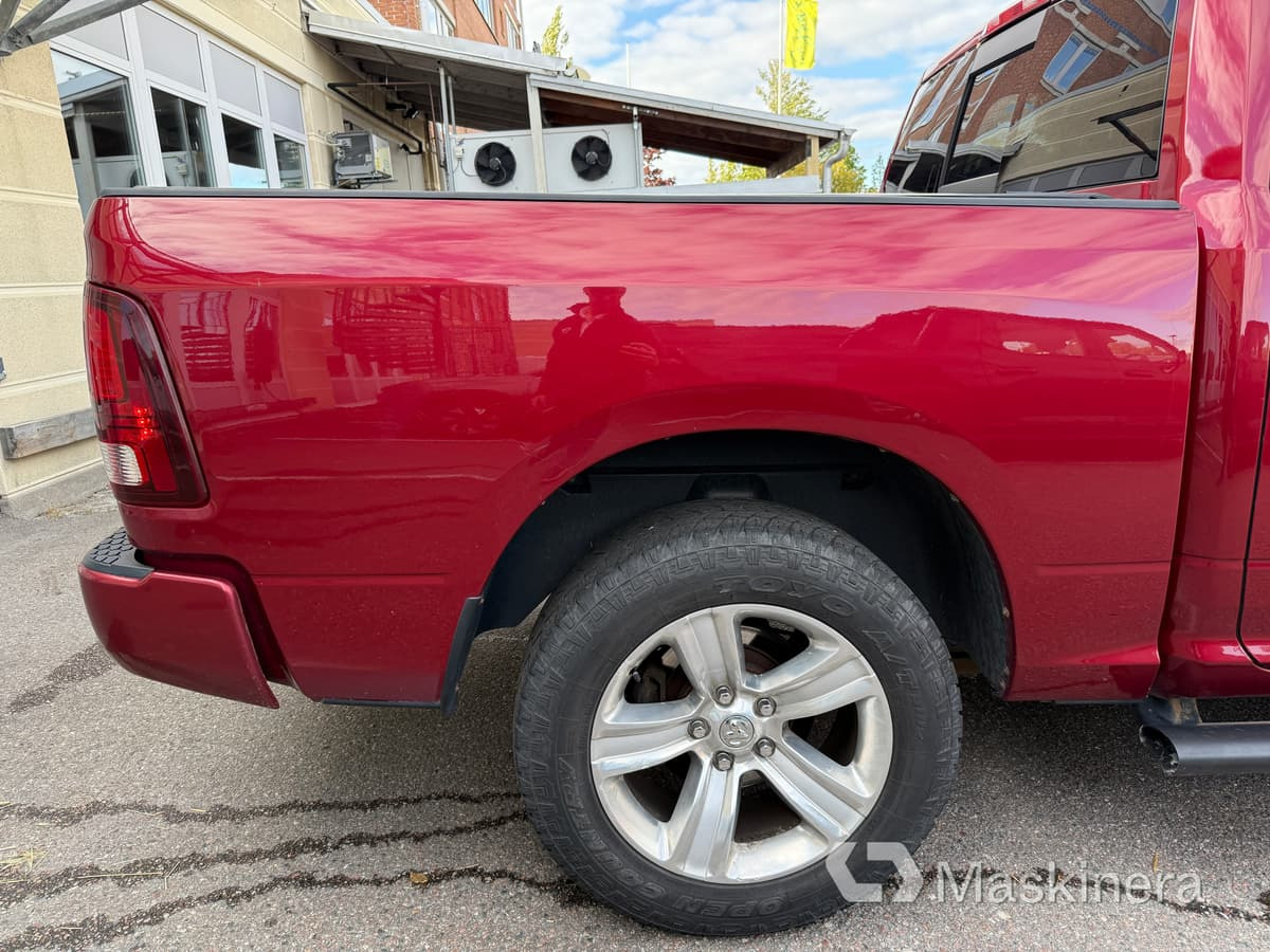 Pickup Dodge Ram 1500 Crew Cab 5.7L V8 HEMI - Small van: picture 5 Pickup Dodge Ram 1500 Crew Cab 5.7L V8 HEMI - Small van: picture 5