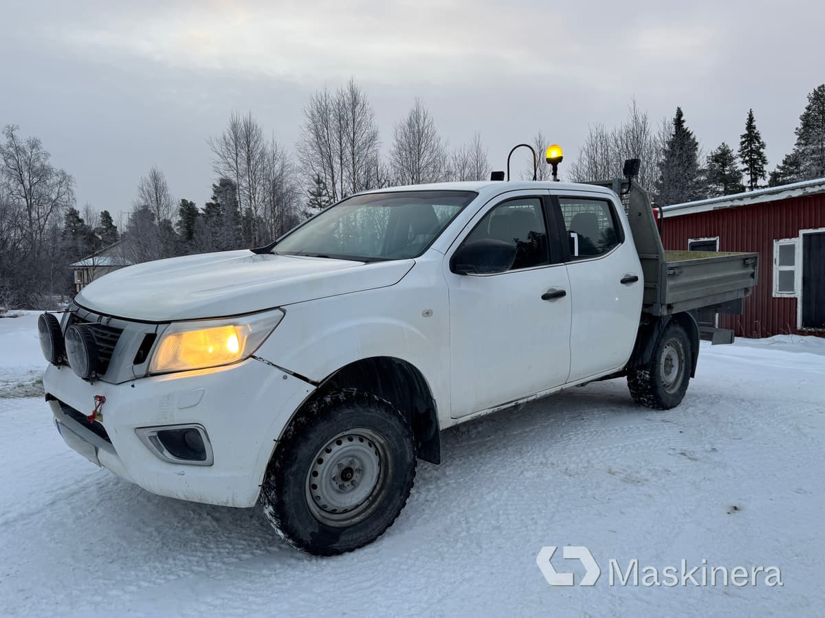 Pickup Nissan Navara med flak - Small van: picture 1 Pickup Nissan Navara med flak - Small van: picture 1