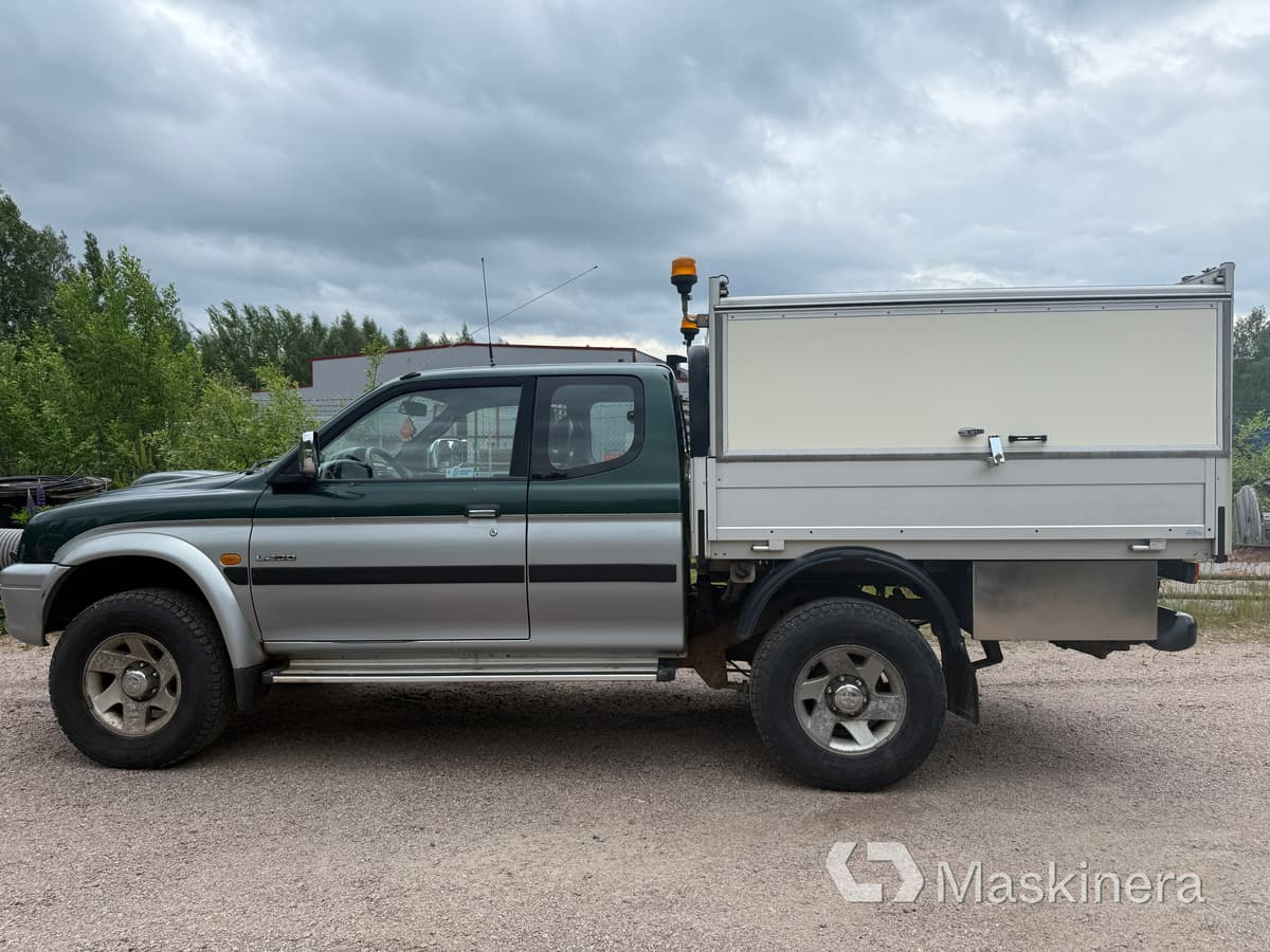 Pickup med skåp Mitsubishi L200 Club Cab 2.5 4x4 - Small van: picture 2 Pickup med skåp Mitsubishi L200 Club Cab 2.5 4x4 - Small van: picture 2