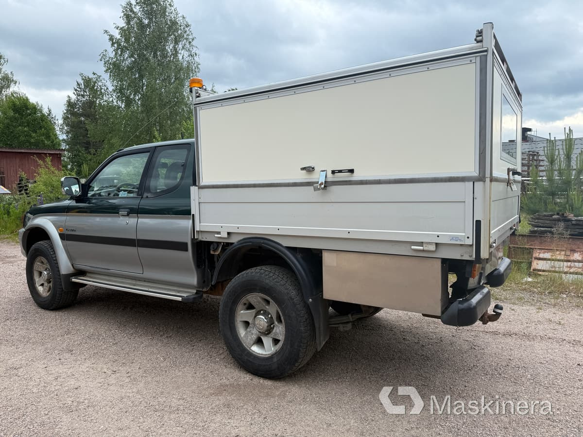 Pickup med skåp Mitsubishi L200 Club Cab 2.5 4x4 - Small van: picture 3 Pickup med skåp Mitsubishi L200 Club Cab 2.5 4x4 - Small van: picture 3