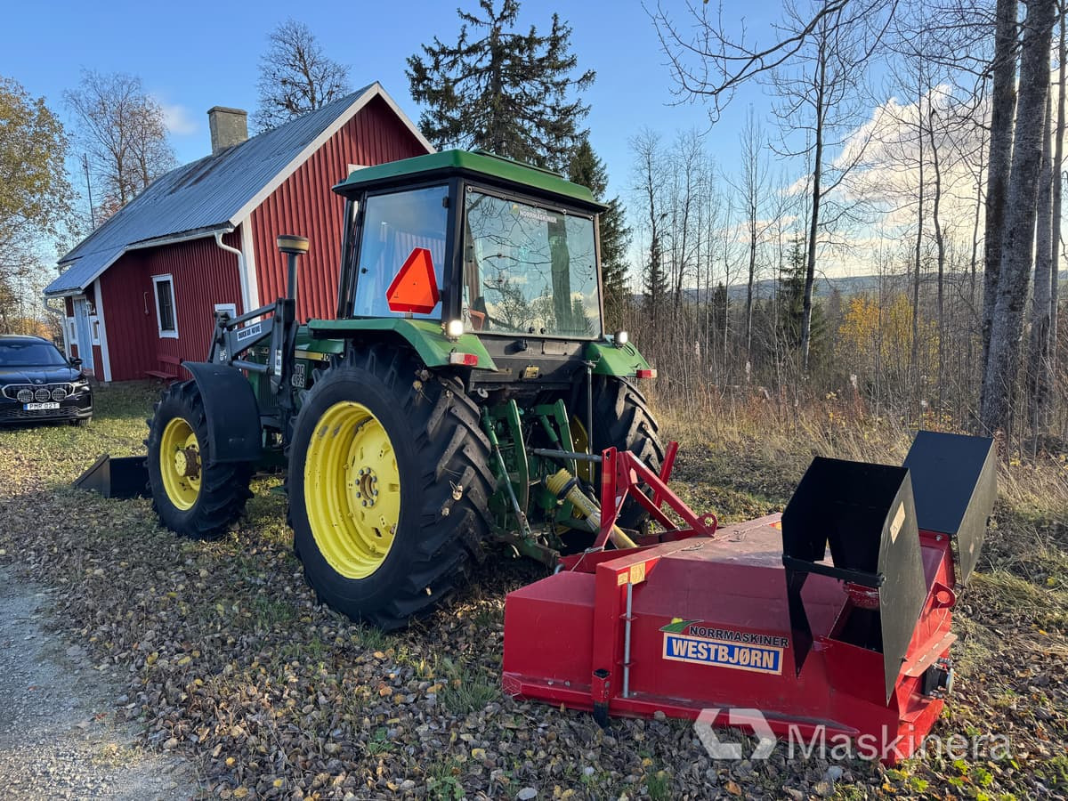 Traktor John Deere 3040 Mfwd med tillbehör - Farm tractor: picture 3 Traktor John Deere 3040 Mfwd med tillbehör - Farm tractor: picture 3