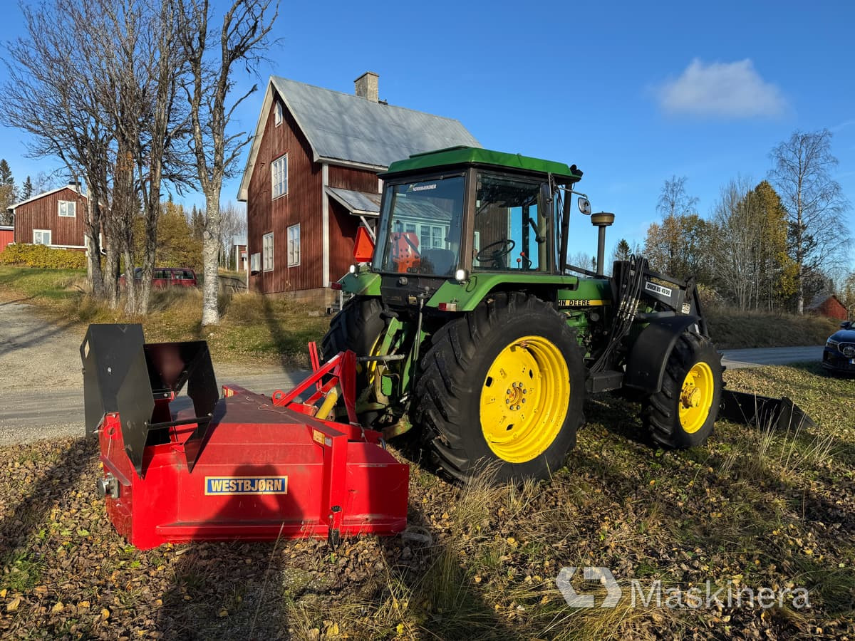 Traktor John Deere 3040 Mfwd med tillbehör - Farm tractor: picture 5 Traktor John Deere 3040 Mfwd med tillbehör - Farm tractor: picture 5