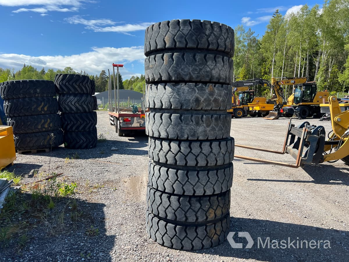 Trelleborg 10.00-20 NHS Däck med fälg Dubbelmontage Trelleborg 10.00-20 - Wheel and tire package for Construction machinery: picture 1 Trelleborg 10.00-20 NHS Däck med fälg Dubbelmontage Trelleborg 10.00-20 - Wheel and tire package for Construction machinery: picture 1