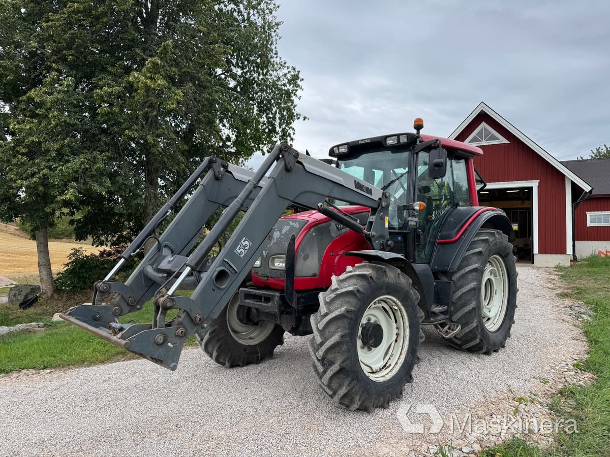 Valtra N121 & Farma CT 6,5-12 Traktor Valtra N121 Advance med frontlastare & Skogskärra Farma T12 - Farm tractor: picture 2 Valtra N121 & Farma CT 6,5-12 Traktor Valtra N121 Advance med frontlastare & Skogskärra Farma T12 - Farm tractor: picture 2