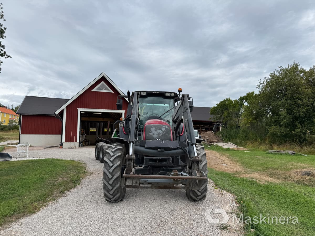 Valtra N121 & Farma CT 6,5-12 Traktor Valtra N121 Advance med frontlastare & Skogskärra Farma T12 - Farm tractor: picture 3 Valtra N121 & Farma CT 6,5-12 Traktor Valtra N121 Advance med frontlastare & Skogskärra Farma T12 - Farm tractor: picture 3