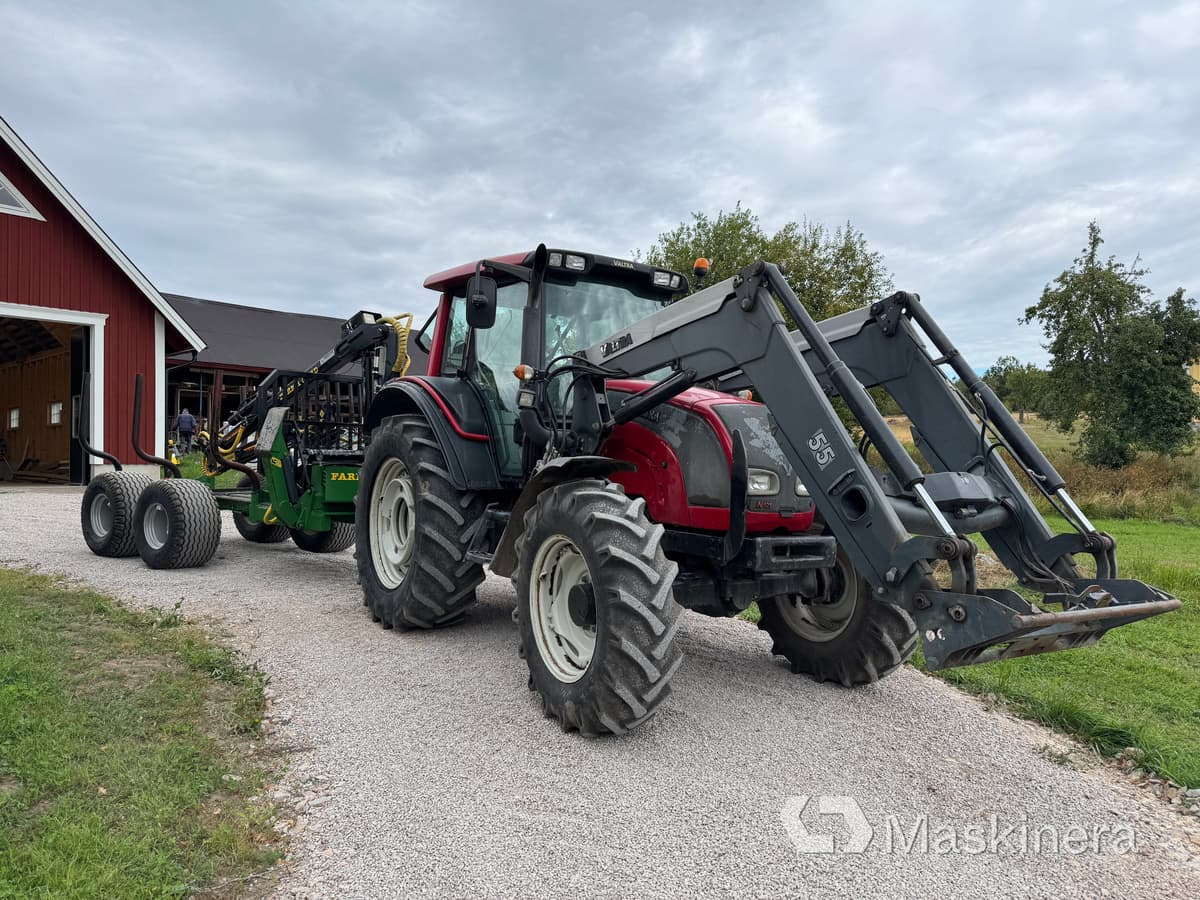 Valtra N121 & Farma CT 6,5-12 Traktor Valtra N121 Advance med frontlastare & Skogskärra Farma T12 - Farm tractor: picture 4 Valtra N121 & Farma CT 6,5-12 Traktor Valtra N121 Advance med frontlastare & Skogskärra Farma T12 - Farm tractor: picture 4