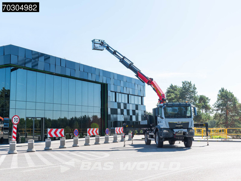 MAN TGM 18.320 4X4 NEW 4x4 Palfinger PK 27002-SH D Crane manbasket Steelsuspension - Dropside/ Flatbed truck, Crane truck: picture 2 MAN TGM 18.320 4X4 NEW 4x4 Palfinger PK 27002-SH D Crane manbasket Steelsuspension - Dropside/ Flatbed truck, Crane truck: picture 2