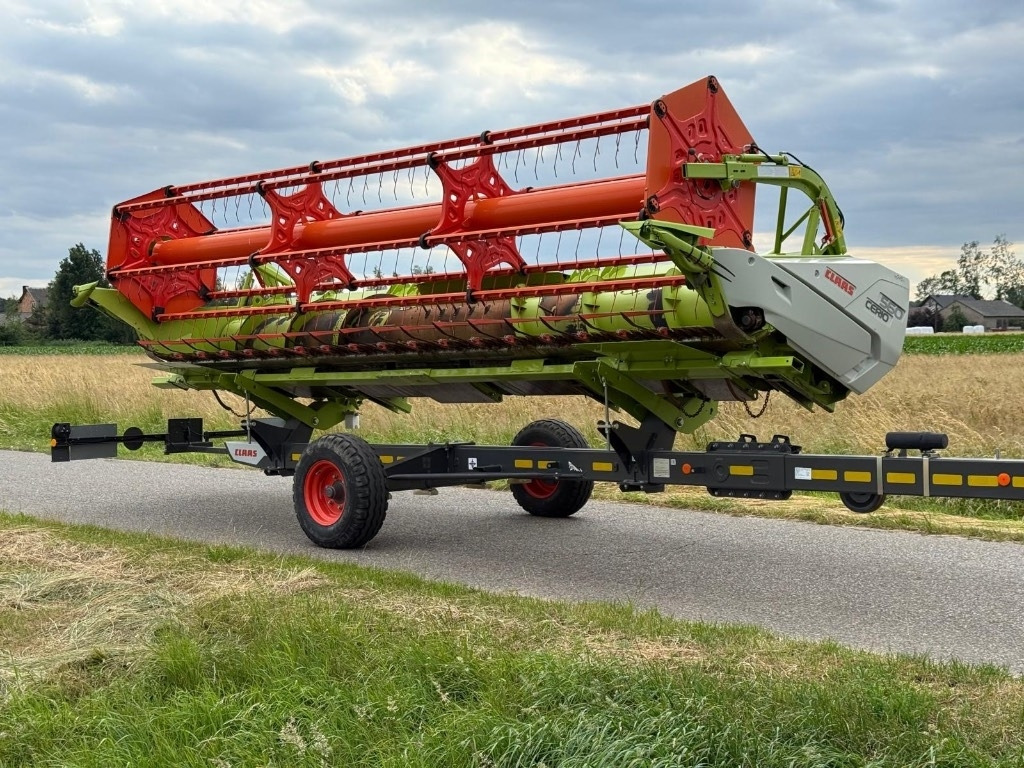 Claas 560 Cerio - Harvester attachment: picture 1 Claas 560 Cerio - Harvester attachment: picture 1