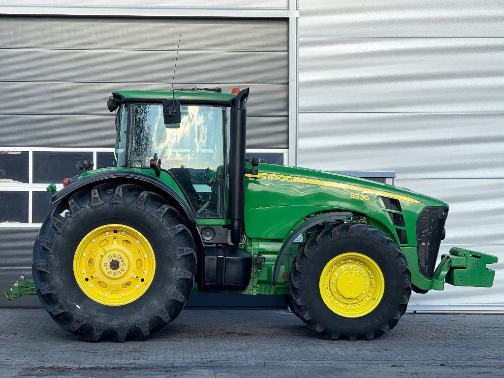 John Deere 8330 AutoPower - Farm tractor: picture 4 John Deere 8330 AutoPower - Farm tractor: picture 4