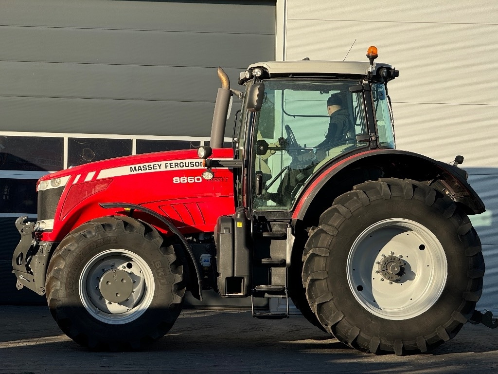 Massey Ferguson 8660 - Farm tractor: picture 4 Massey Ferguson 8660 - Farm tractor: picture 4