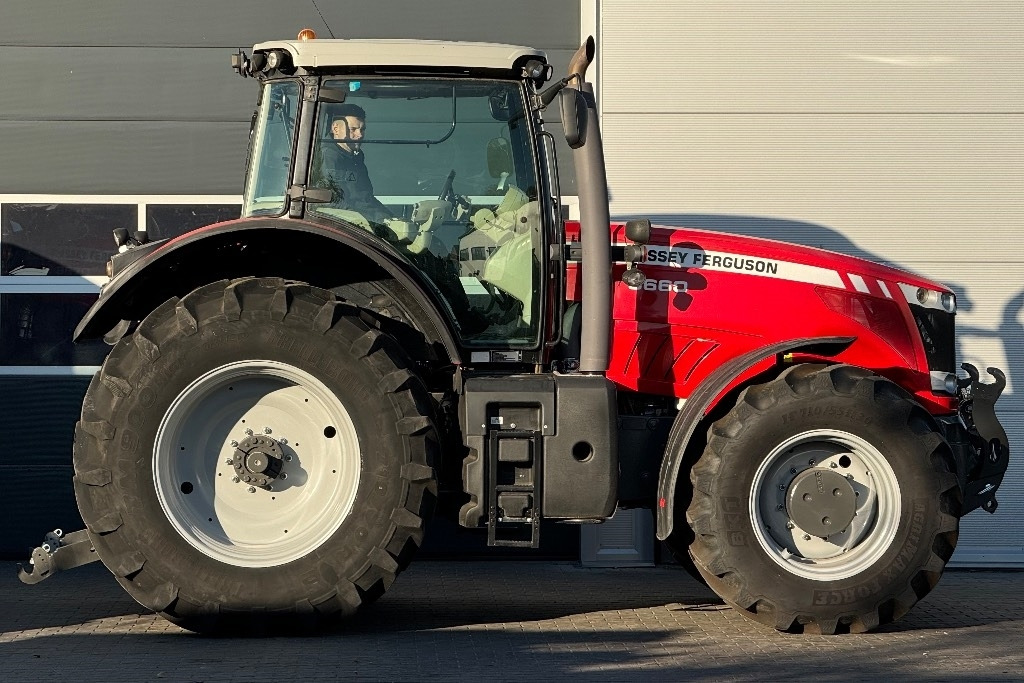 Massey Ferguson 8660 - Farm tractor: picture 3 Massey Ferguson 8660 - Farm tractor: picture 3