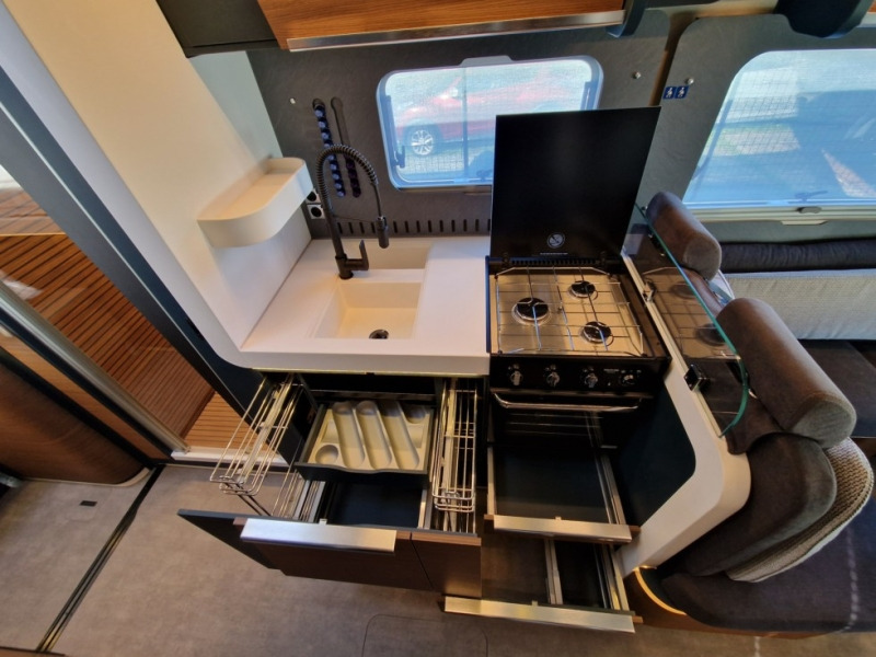 New Semi-integrated motorhome Laika Kreos 5009 L: picture 13 New Semi-integrated motorhome Laika Kreos 5009 L: picture 13