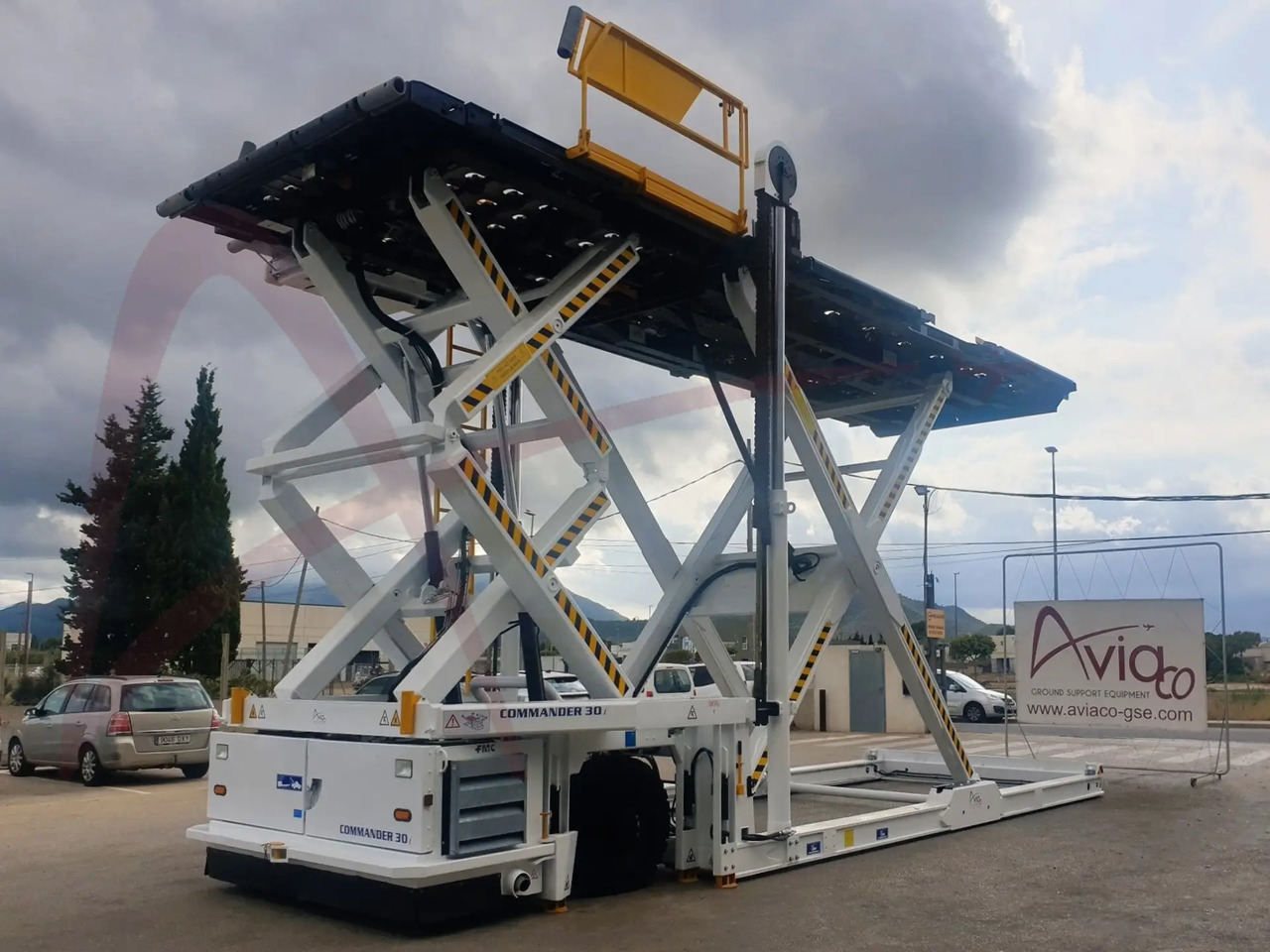 FMC COMMANDER 30i - Aircraft cargo loader: picture 4 FMC COMMANDER 30i - Aircraft cargo loader: picture 4