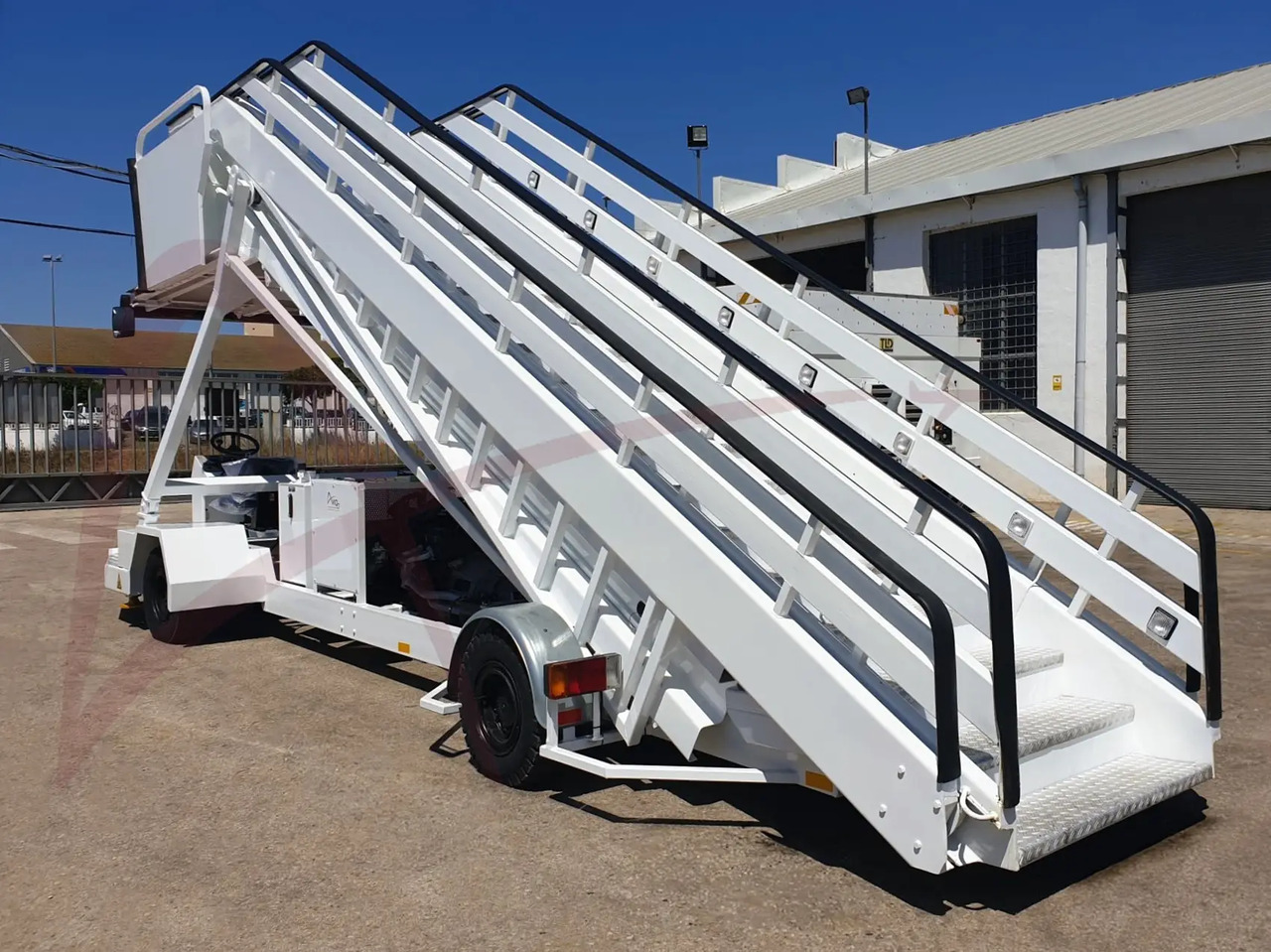 FMC SMART STEP - Passenger stairs: picture 1 FMC SMART STEP - Passenger stairs: picture 1