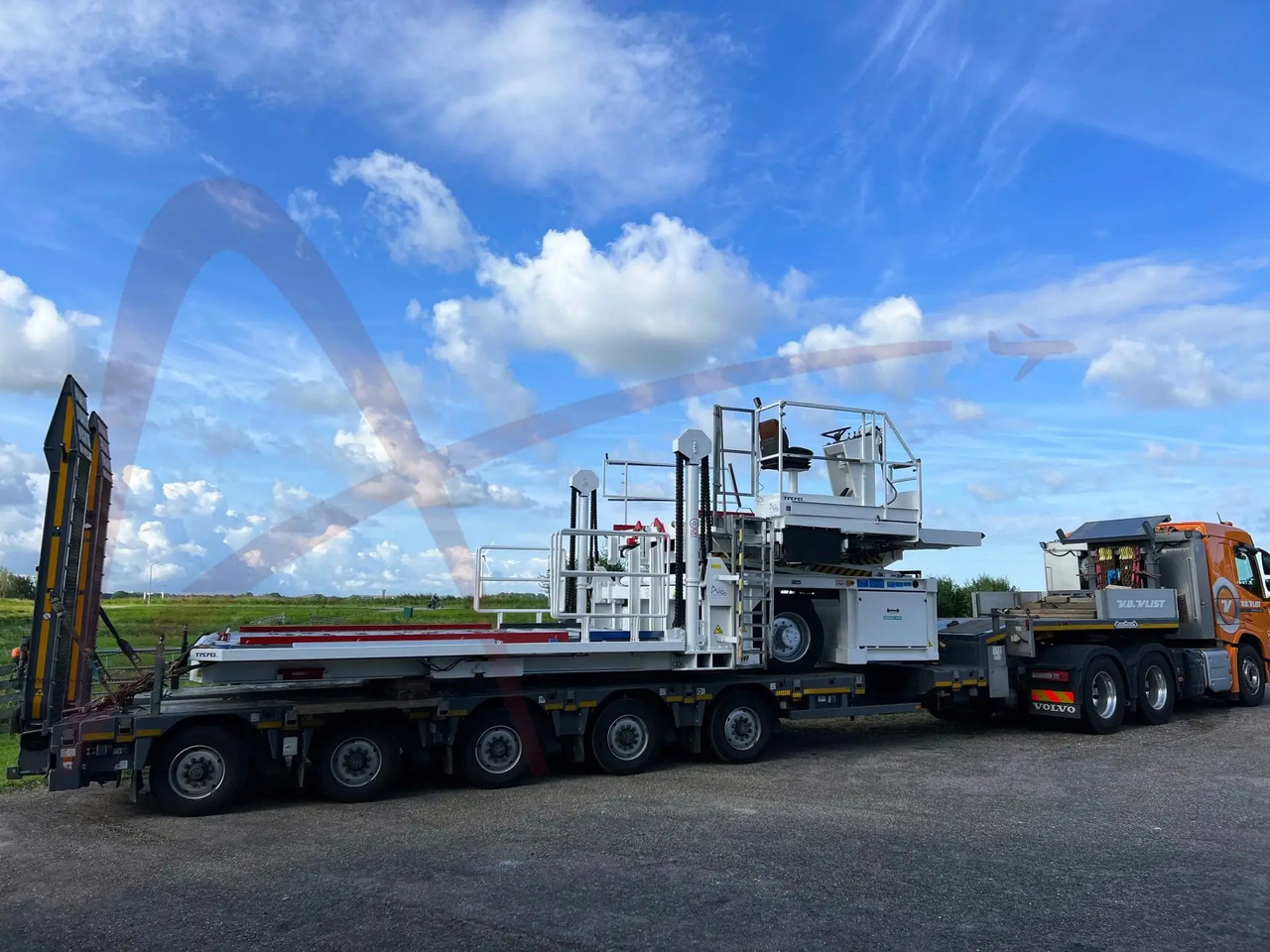 TREPEL CHAMP 70W - Aircraft cargo loader: picture 4 TREPEL CHAMP 70W - Aircraft cargo loader: picture 4