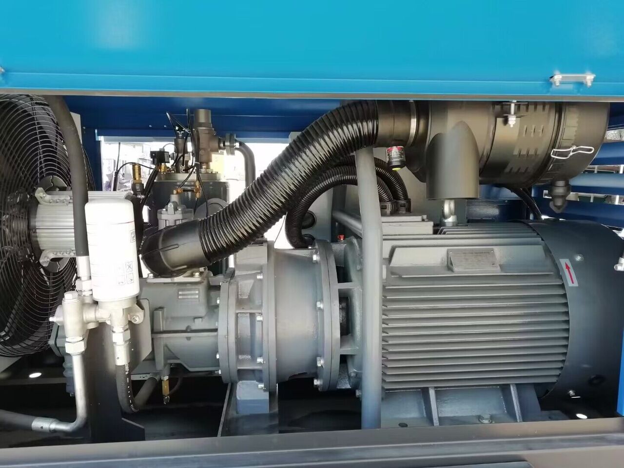 Liutech 120-12 424CFM 12Bar Portable Screw Diesel - Air compressor: picture 5 Liutech 120-12 424CFM 12Bar Portable Screw Diesel - Air compressor: picture 5