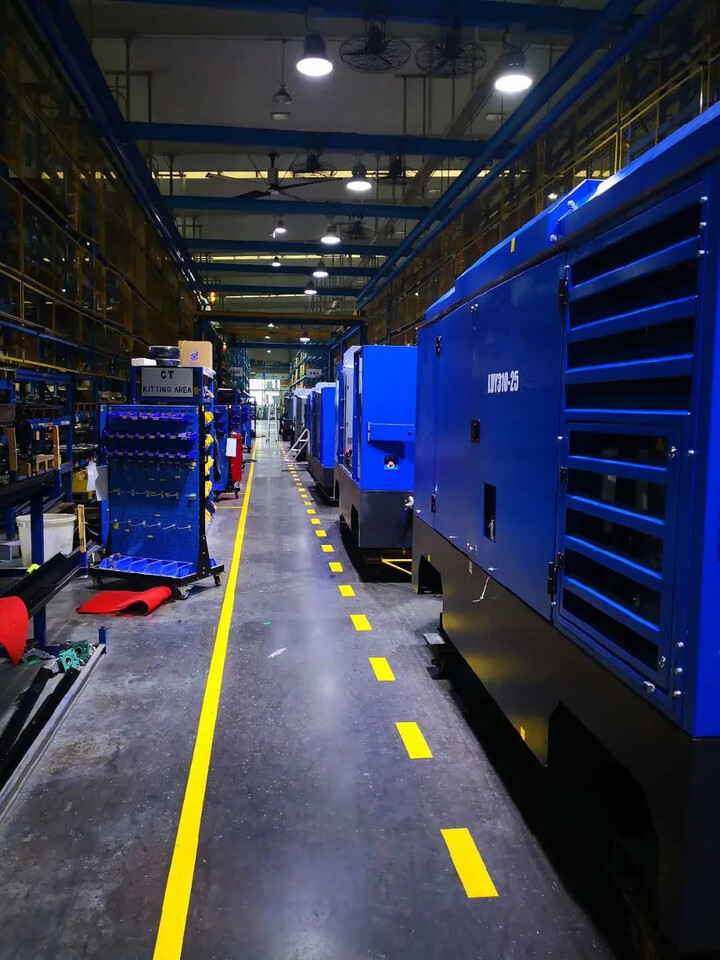 Liutech 310-25 1095CFM 25Bar Portable Screw Diesel - Air compressor: picture 2 Liutech 310-25 1095CFM 25Bar Portable Screw Diesel - Air compressor: picture 2