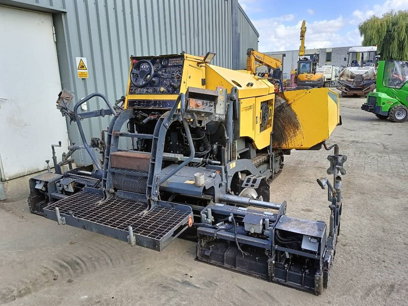 Bomag BF 223 C asfalteermachine asphalt paver dynamo - Asphalt paver: picture 2 Bomag BF 223 C asfalteermachine asphalt paver dynamo - Asphalt paver: picture 2