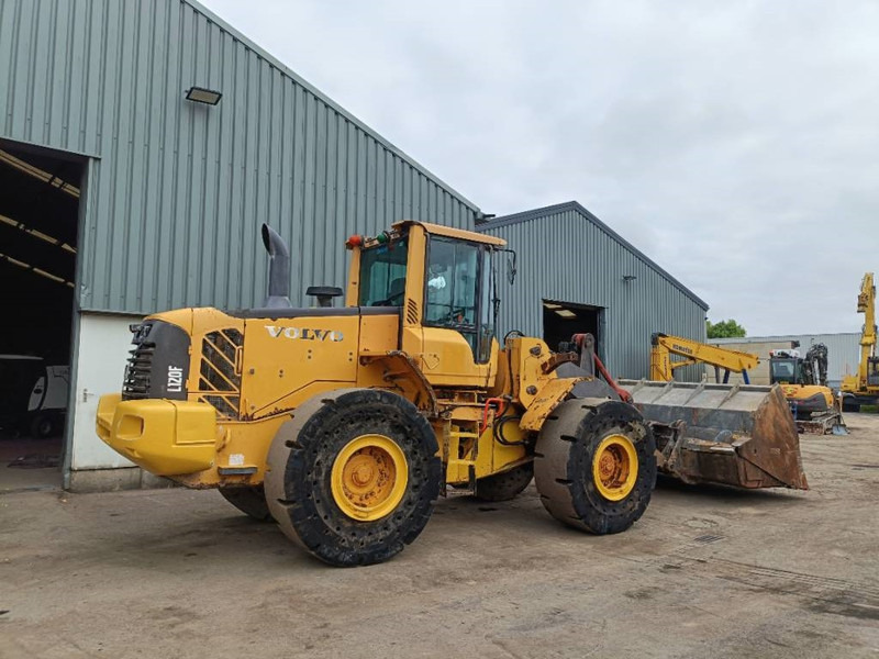 Volvo L 120 F Loader shovel wiellader - Wheel loader: picture 1 Volvo L 120 F Loader shovel wiellader - Wheel loader: picture 1