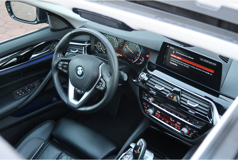 BMW 5 Serie 520i Corporate High Executive SCHUIFDAK/ NAPPA-LEDER/ ACC/ HEAD-UP/ H&K / ETC. - Sedan: picture 5 BMW 5 Serie 520i Corporate High Executive SCHUIFDAK/ NAPPA-LEDER/ ACC/ HEAD-UP/ H&K / ETC. - Sedan: picture 5