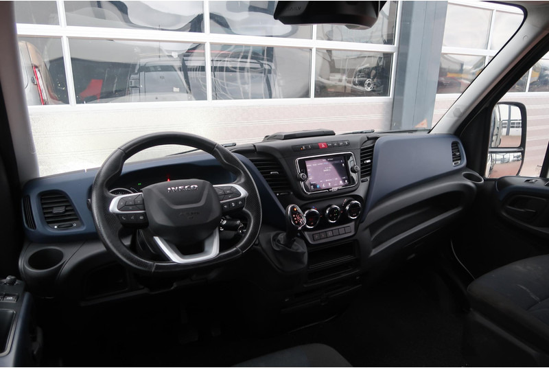 Iveco Daily 35C18H 3.0 DC AUT/ CAMERA/ LED/ CRUISE/ CLIMA/ TREKHAAK - Van, Combi van: picture 2 Iveco Daily 35C18H 3.0 DC AUT/ CAMERA/ LED/ CRUISE/ CLIMA/ TREKHAAK - Van, Combi van: picture 2