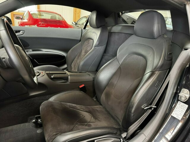 AUDI R8 4.2 FSI V8 quattro Coupé Neuzustand... - Car: picture 5 AUDI R8 4.2 FSI V8 quattro Coupé Neuzustand... - Car: picture 5