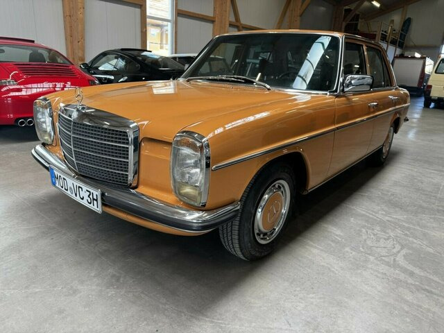 MERCEDES-BENZ 200 D/8 W115... - Sedan: picture 1 MERCEDES-BENZ 200 D/8 W115... - Sedan: picture 1