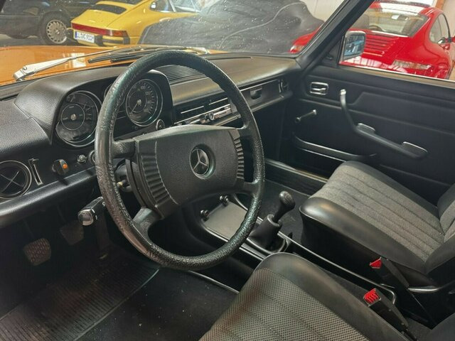 MERCEDES-BENZ 200 D/8 W115... - Sedan: picture 4 MERCEDES-BENZ 200 D/8 W115... - Sedan: picture 4