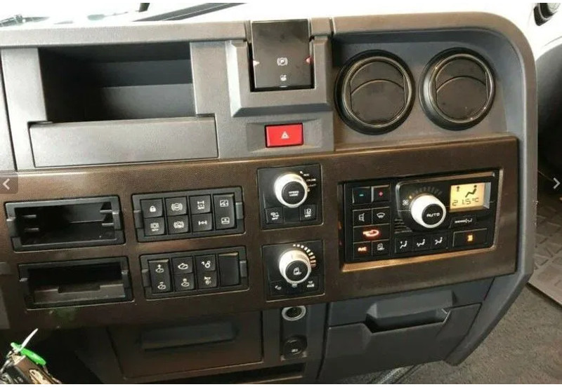 Tractor unit Renault T520 Sleep cab | Leasing: picture 9