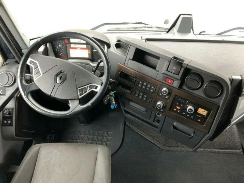 Interior photo 2: Tractor unit Renault T520 Sleep cab | Leasing