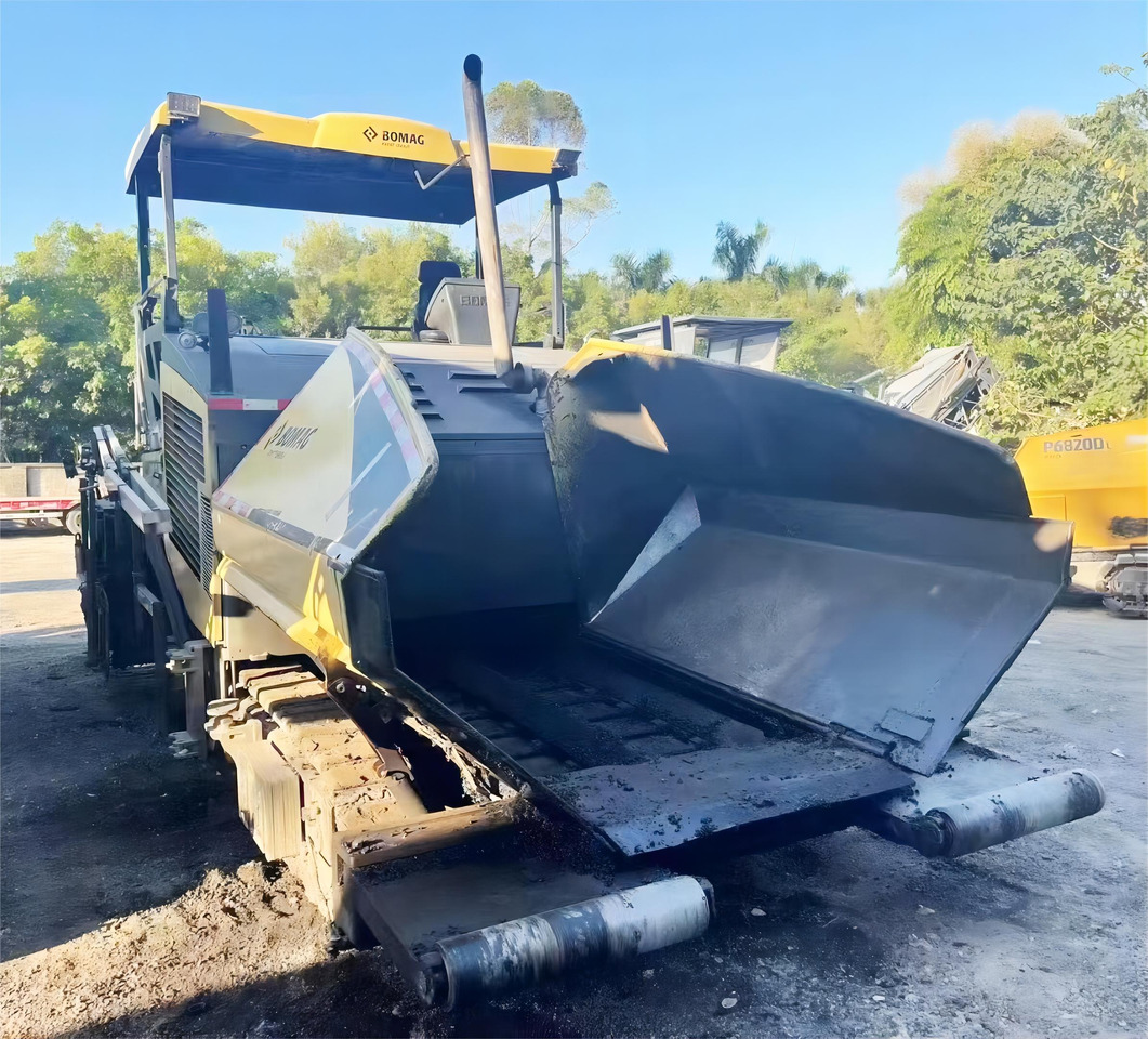 BOMAG BF800C Asphalt Paver Machine Used Asphalt Paver - Asphalt paver: picture 2 BOMAG BF800C Asphalt Paver Machine Used Asphalt Paver - Asphalt paver: picture 2