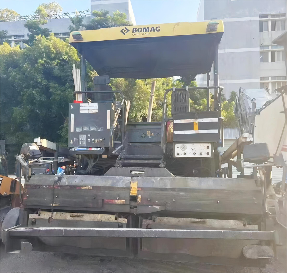 BOMAG BF800C Asphalt Paver Machine Used Asphalt Paver - Asphalt paver: picture 4 BOMAG BF800C Asphalt Paver Machine Used Asphalt Paver - Asphalt paver: picture 4