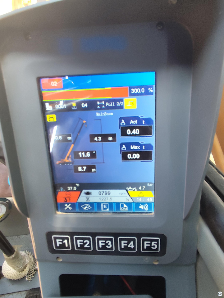 XCMG XCT30_Y 30ton truck crane with diesel engine price - Construction machinery: picture 3 XCMG XCT30_Y 30ton truck crane with diesel engine price - Construction machinery: picture 3