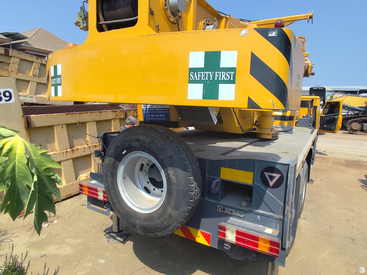 XCMG XCT30_Y 30ton truck crane with diesel engine price - Construction machinery: picture 2 XCMG XCT30_Y 30ton truck crane with diesel engine price - Construction machinery: picture 2