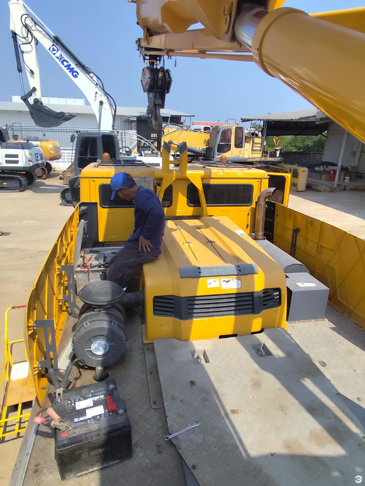 XCMG XCT30_Y 30ton truck crane with diesel engine price - Construction machinery: picture 4 XCMG XCT30_Y 30ton truck crane with diesel engine price - Construction machinery: picture 4