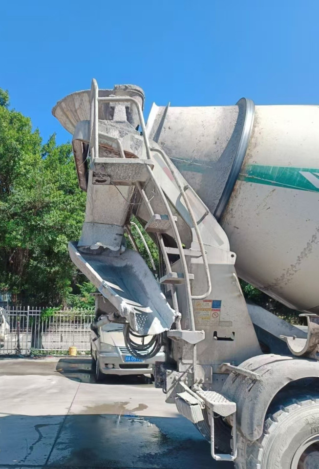 XCMG Official 12cbm Concrete Mixer Drum G4804D Used Mobile Concrete Mixers Truck For Sale - Concrete mixer truck: picture 5 XCMG Official 12cbm Concrete Mixer Drum G4804D Used Mobile Concrete Mixers Truck For Sale - Concrete mixer truck: picture 5