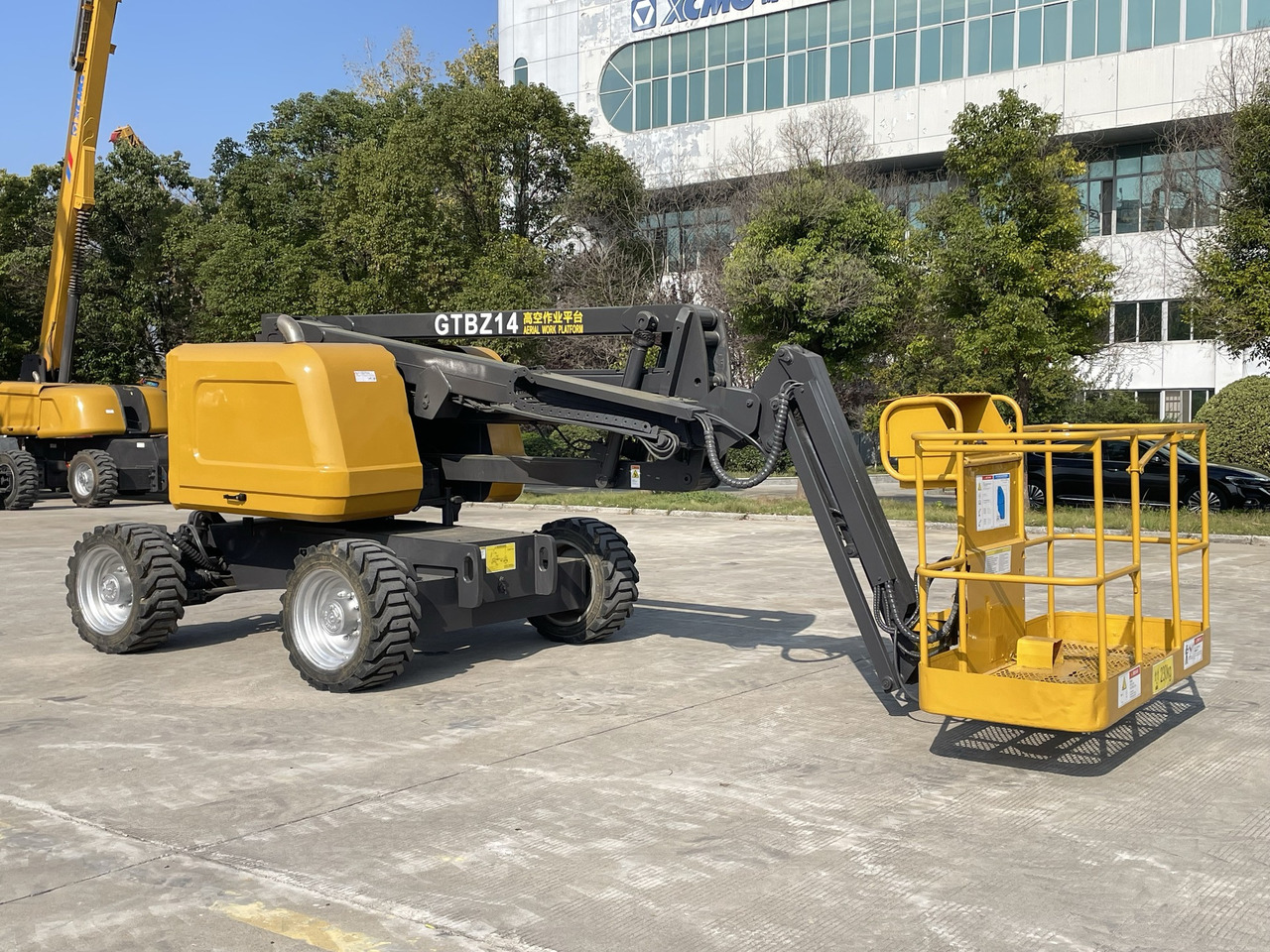 XCMG Official Cherry Picker Lift GTBZ14J 14m Used Articulated Boom Lift Hot Sale - Articulated boom: picture 4 XCMG Official Cherry Picker Lift GTBZ14J 14m Used Articulated Boom Lift Hot Sale - Articulated boom: picture 4